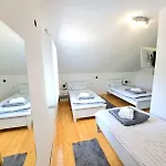 Sobe Zizi Nocleg ze śniadaniem Jajce
