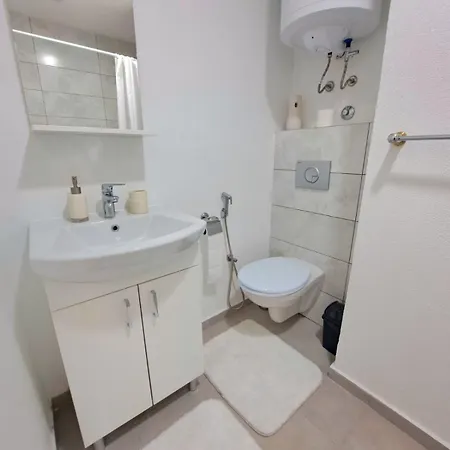 فندق مبيت وإفطار Sobe Zizi *