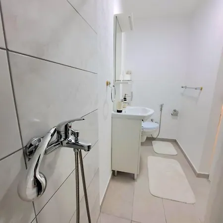 Bed & Breakfast Sobe Zizi Jajce