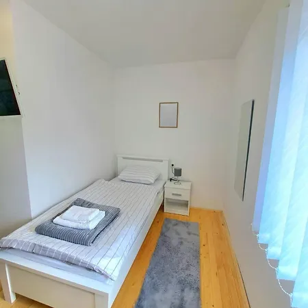 Bed & Breakfast Sobe Zizi Jajce