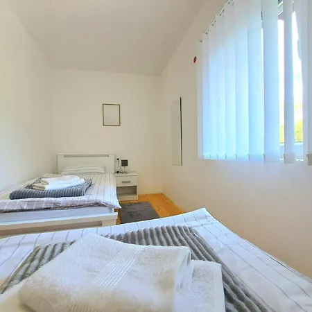 Bed and breakfast Sobe Zizi