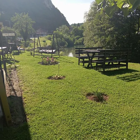 Bed & Breakfast Sobe Zizi Jajce